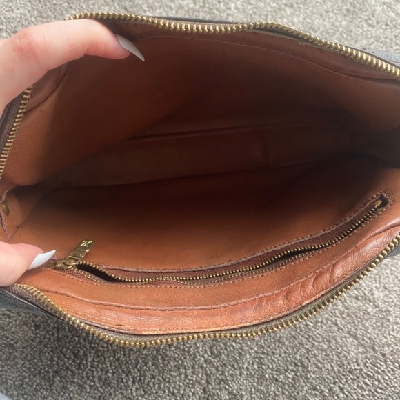 Louis Vuitton crossbody - Picture 9 of 16